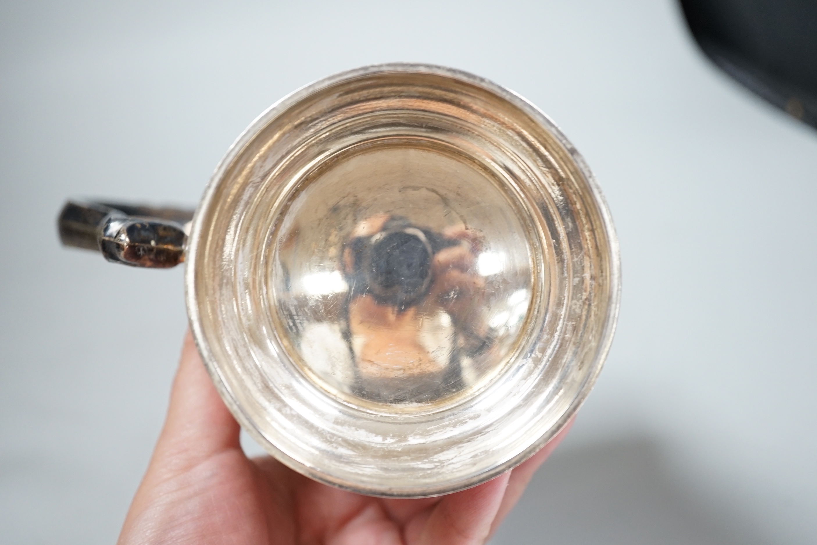 A George V silver baluster mug, Bravingtons Ltd, London, 1935, height 14cm, 10.1oz.